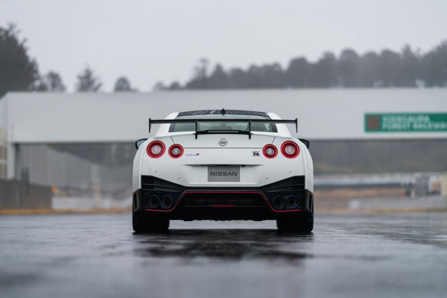  Nissan GT-R Nismo (R35) 2019 года  (WW) (фото 4 из 81)